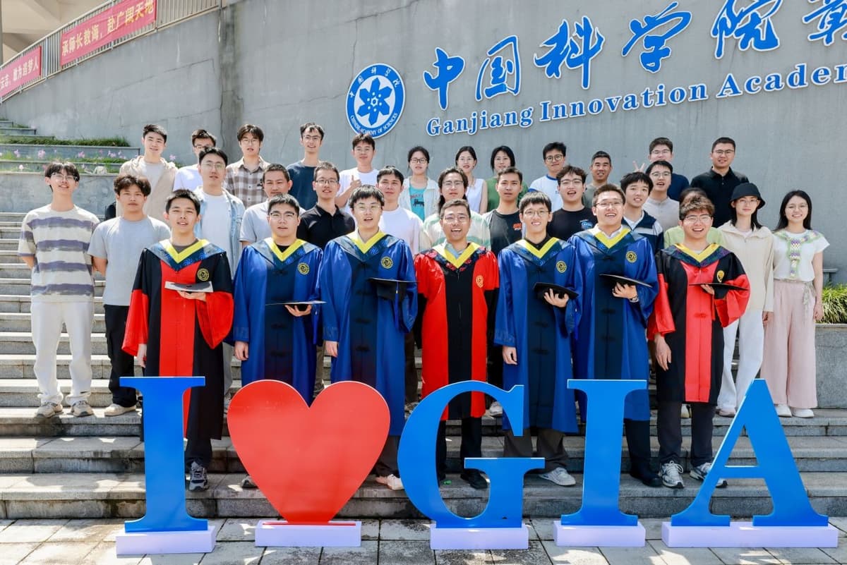2026届5位同学顺利毕业